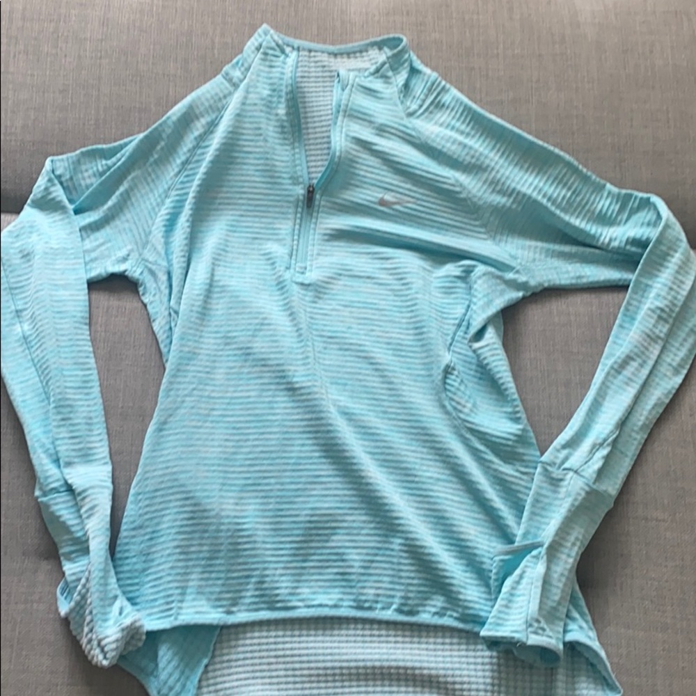 Nike women’s workout top
